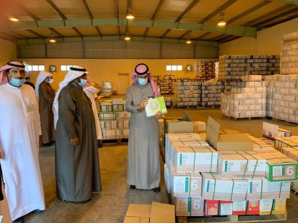 مدير تعليم الشرقية يزور مستودعات المقررات الدراسية