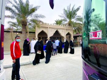 250 سائحا مع «سمو» في الواحة