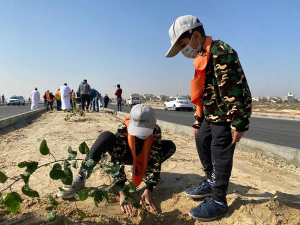 «قطيفنا خضراء».. 44 متطوعا يزرعون 500 شجرة