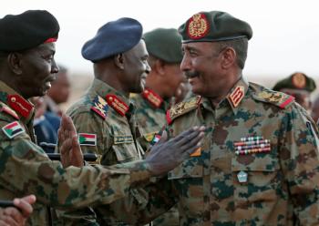 مقاتلة إثيوبية تخترق أجواء السودان.. والبرهان يتفقد الحدود