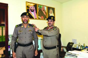 العقيد العتيبي يقلد «الخالدي» رتبته الجديدة