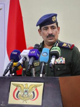 وزير الداخلية اليمني : الحوثيون وخبراء إيرانيون وراء هجوم مطار عدن