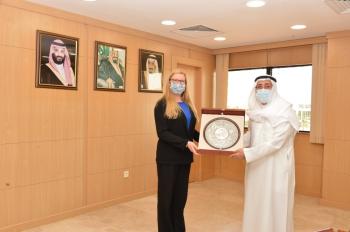 القنصل الأمريكي تطلع على تجربة جامعة الإمام عبدالرحمن