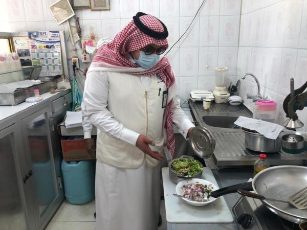 إنذار ومخالفة 4 محلات ببقيق