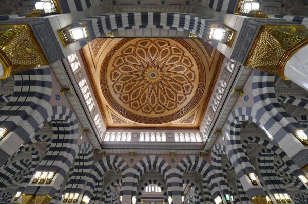 قباب المسجد النبوي..
جمال يأسر القلوب