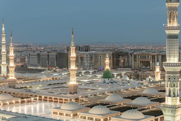 قباب المسجد النبوي..
جمال يأسر القلوب