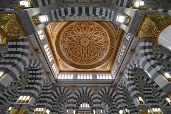 قباب المسجد النبوي..
جمال يأسر القلوب