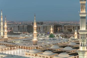 قباب المسجد النبوي..
جمال يأسر القلوب