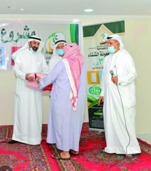 بر الفيصلية بالهفوف يوزع معونته الشتوية