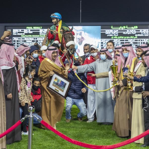 جياد الأحمر تخرج بنصف كؤوس الذهب