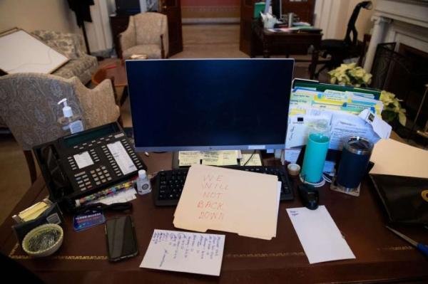 أمريكية تسرق كمبيوتر «بيلوسي» وتحاول بيعه للمخابرات الروسية