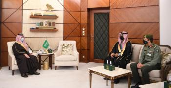 أمير الشرقية ينوه بجهود «الجوازات» في مواكبة التقدم التقني