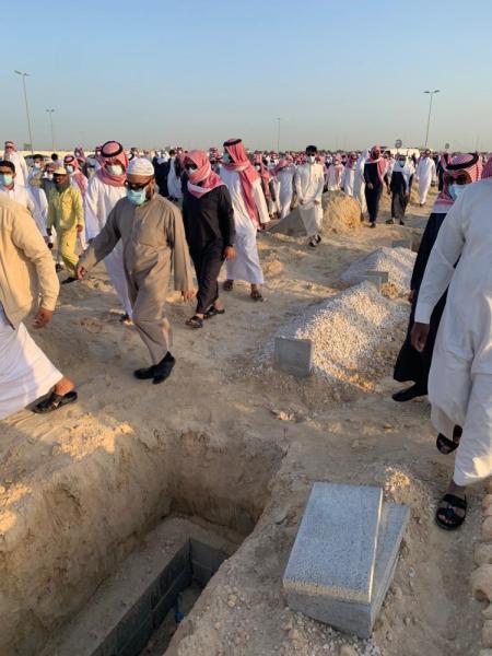 الحزن يخيم على جنازة «معلم الدمام»