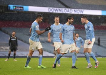 مانشستر سيتي يتصدر الدوري بفوزه على أستون فيلا
