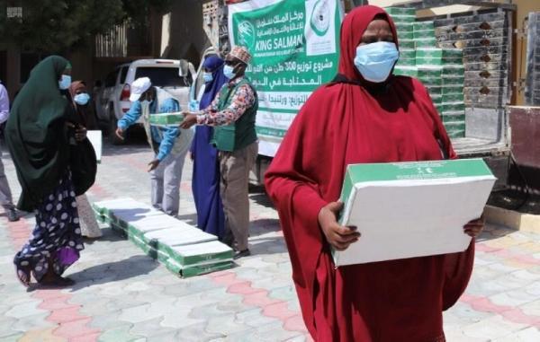 30 طن تمور للمحتاجين بإقليم بنادر الصومالي