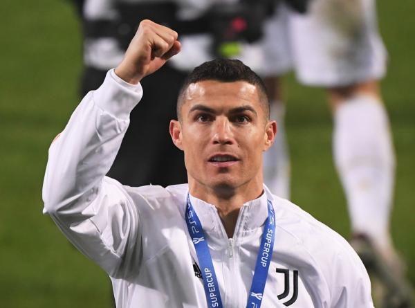 بالصور .. رونالدو يقود يوفنتوس للقب السوبر الإيطالي
