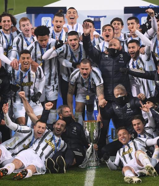 بالصور .. رونالدو يقود يوفنتوس للقب السوبر الإيطالي