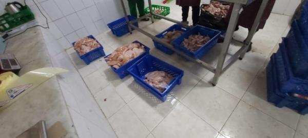 مصادرة ربع طن «دجاج فاسد» بسيهات