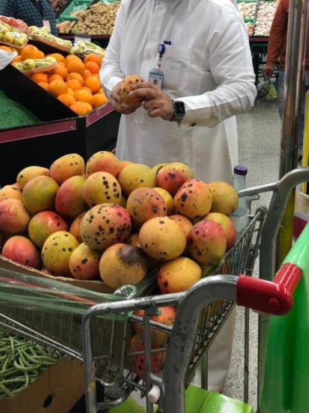إتلاف 80 كجم فاكهة فاسدة