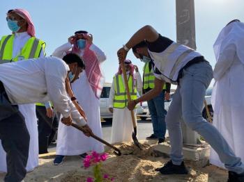 «قطيفنا خضراء».. 40 متطوعا يزينون «عنك» بـ250 شجرة
