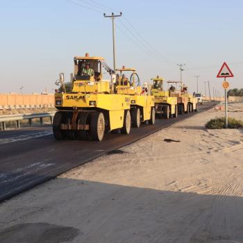 «النقل» ترفع كفاءة 31 طريقا زراعيا بالأحساء