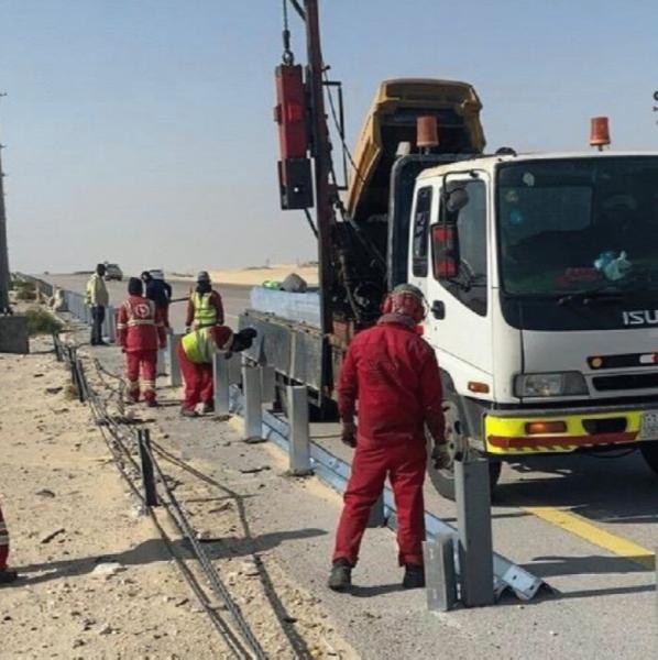 استبدال فواصل التمدد على طريق «الدمام - الخفجي»