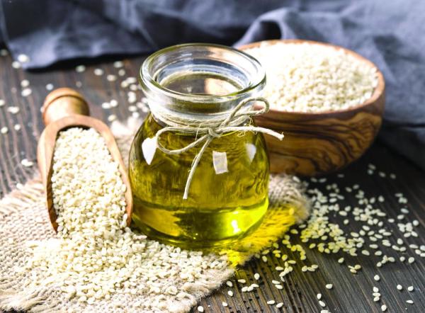 زيت السمسم يدعم المناعة وصحة القلب