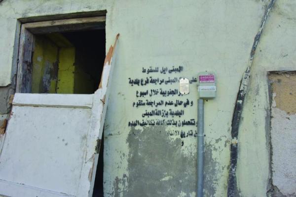 «الآيلة للسقوط» ترفع راية التشوّه البصري في الأحياء