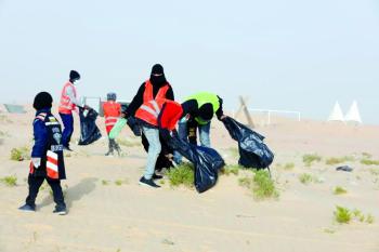 أكثر من 350 متطوعًا يتحدّون برودة الشتاء في تنظيف جبل الأربع