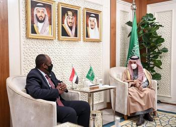 وزير الخارجية يستعرض العلاقات المشتركة مع عضو "السيادي السوداني"
