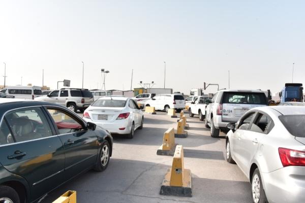 الفحص الدوري للسيارات.. معاناة مزدوجة..
