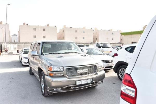 الفحص الدوري للسيارات.. معاناة مزدوجة..