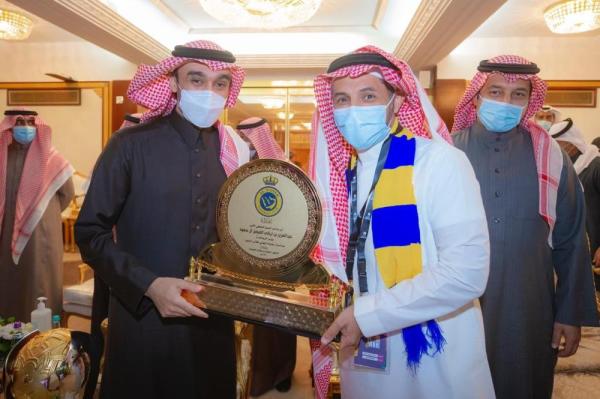 وزير الرياضة يتوج النصر بكأس السوبر