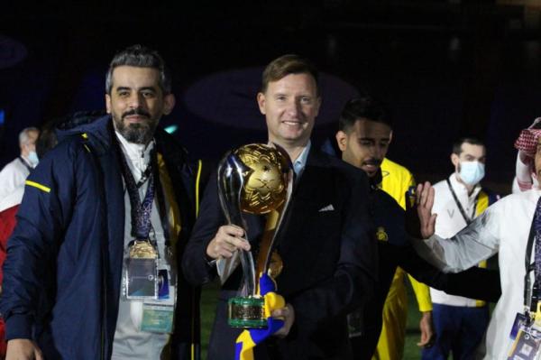 وزير الرياضة يتوج النصر بكأس السوبر