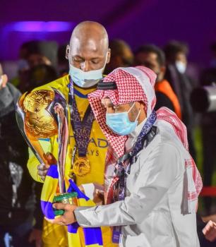 وزير الرياضة يتوج النصر بكأس السوبر