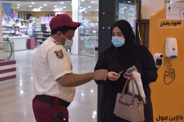 مع تفعيل «توكلنا».. تهاون في تطبيق «تدابير كورونا» بسوق الخضار المركزي