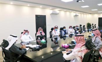 رئيس بلدية «النعيرية» يتابع تفعيل «توكلنا»