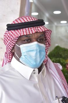 مع تفعيل «توكلنا».. تهاون في تطبيق «تدابير كورونا» بسوق الخضار المركزي