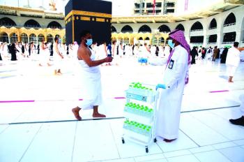 8 ملايين لتر ماء زمزم لقاصدي البيت الحرام