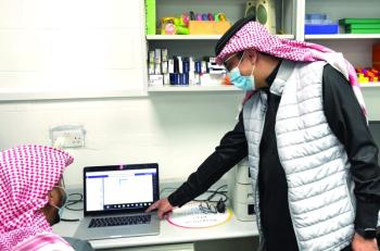 تدشين أول مختبر «افتراضي» للعلوم في ابتدائية هداية بالأحساء