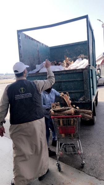 ضبط 51.5 طن حطب محلي بالجبيل والقطيف