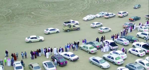 «نصف القمر».. شاطئ السحر والجمال