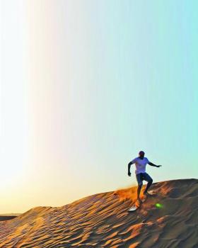 «نصف القمر».. شاطئ السحر والجمال