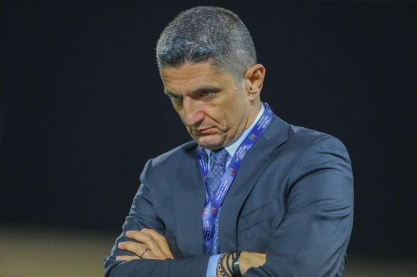 المؤثرون في الهلال يبعدون رازفان