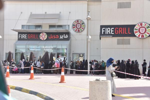 تكدسات أمام المجمعات التجارية بعد تعطل «توكلنا»