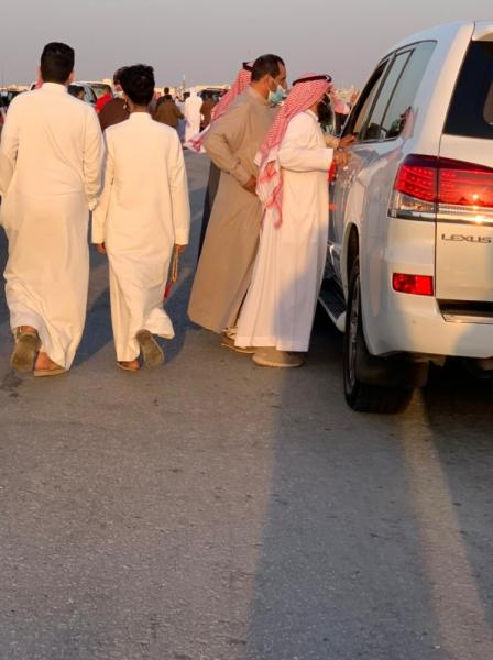 «التباعد الآمن» يغيب عن أسواق الدمام