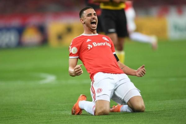 الهلاليتفق مع الرحالة البرازيلي «غالاردو»