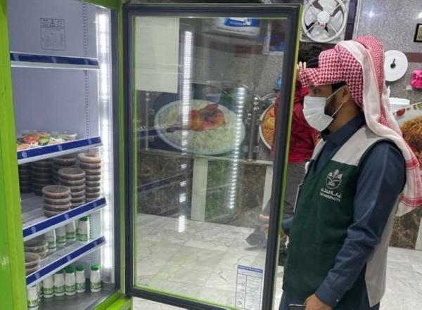 إغلاق 25 منشآه مخالفة للإجراءات الاحترازية بالطائف