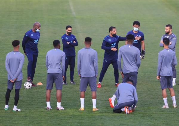 العطوي يرفض الأعذار ويطالب لاعبيه بالتركيز