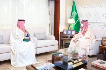 نائب أمير الشرقية يطلع على أفكار مبتكر المصحف الإلكتروني للمكفوفين